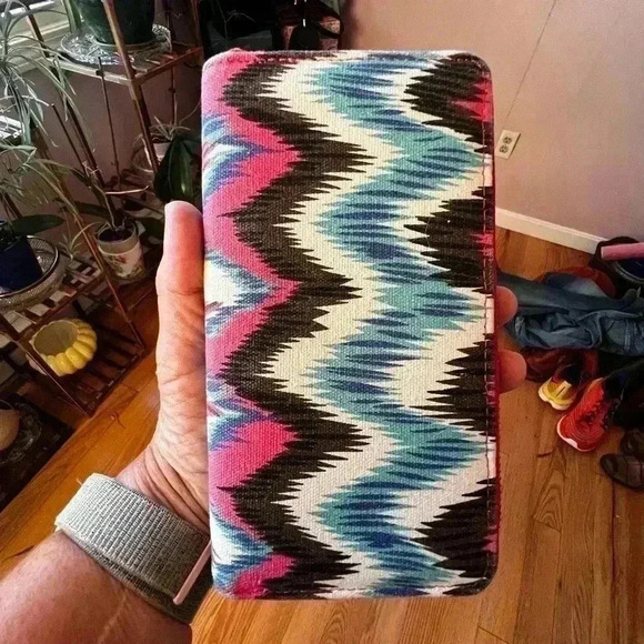 Multicolor Geometrical Large Zip Closure Wallet - Picture 3 of 5